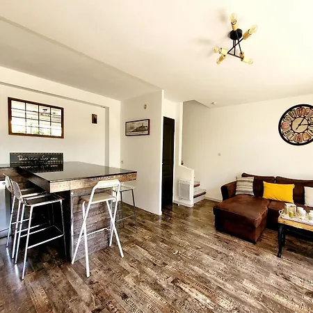 Сasa de vacaciones En Roussillon - Maison T3 Moderne Pour 6 Personnes - Terrasse Spacieuse - Parking Inclus - Fr-1-794-147 *