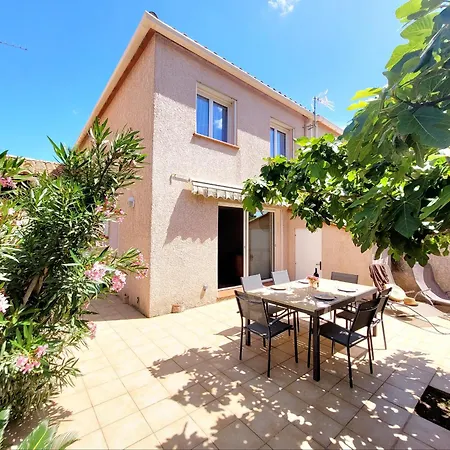 Hébergement de vacances Maison Moderne T3 Avec Terrasse, Parking, Proche Plage, 6 Pers, 3*, - Fr-1-794-147