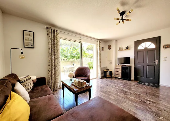 En Roussillon - Maison T3 Moderne Pour 6 Personnes - Terrasse Spacieuse - Parking Inclus - Fr-1-794-147 Ferienhaus *
