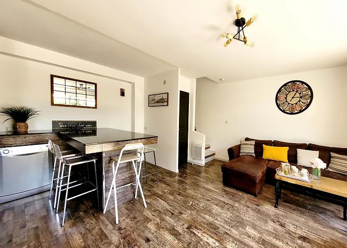 Ferienhaus En Roussillon - Maison T3 Moderne Pour 6 Personnes - Terrasse Spacieuse - Parking Inclus - Fr-1-794-147 *